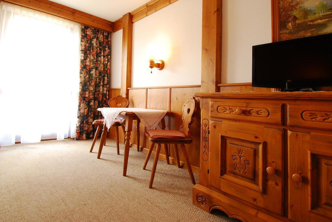 Hotel Gasthof Weißes Rössl Abtenau Zimmer foto